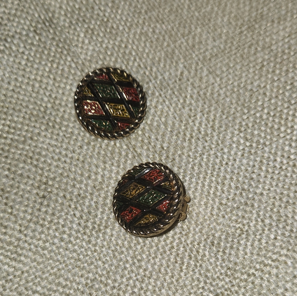 Vtg Sara cov earrings